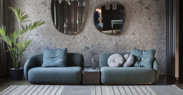 Выбор обивки для ресторанных диванов и кресел: ткань vs экокожа vs кожа. Сравнение для зон высокой проходимости